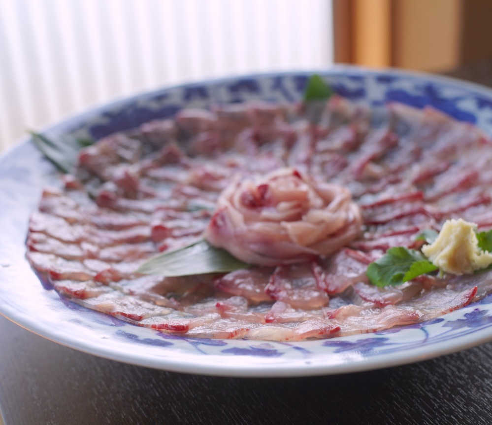 美しき澄んだ湖の恵みを食らう。