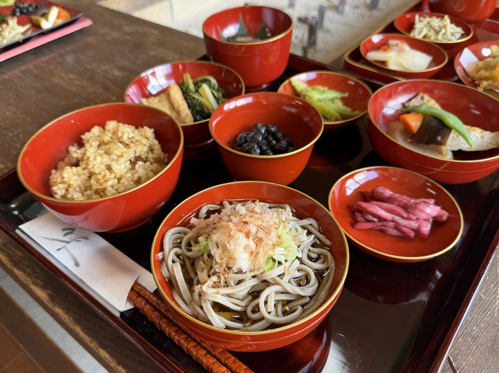 ふく旅ライターの記事も公開中!「【福井ランチ】越前の郷土料理を体験|予約必須の名店3選~報恩講料理・伝承料理・地産料理~」