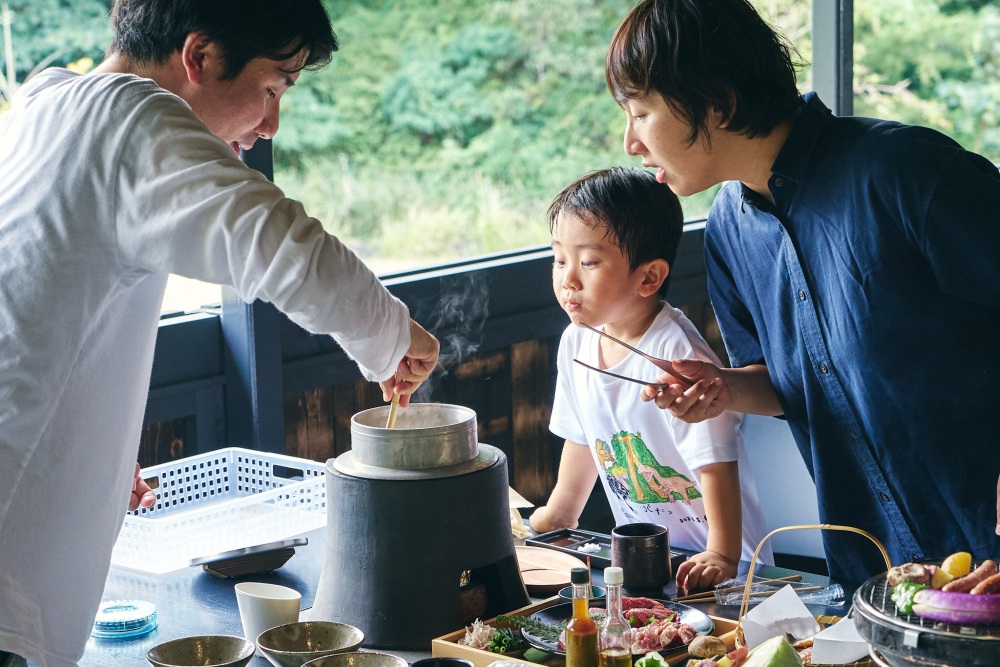 かまど炊きのごはんも人気。炊きたてのごはん