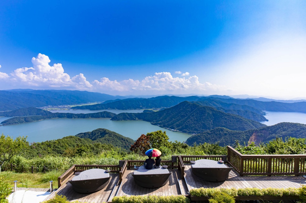 名勝三方五湖・若狭湾が一望できる360°パノラマビューが自慢の「レインボーライン山頂公園」