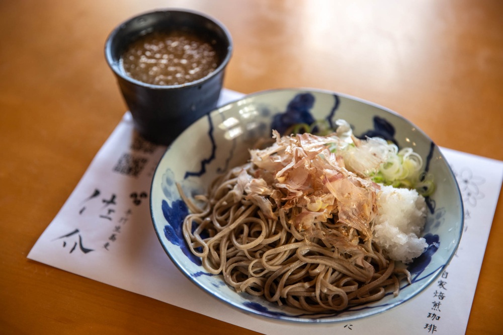 お蕎麦の上にも、お出汁のなかにも大根おろしがたっぷり。