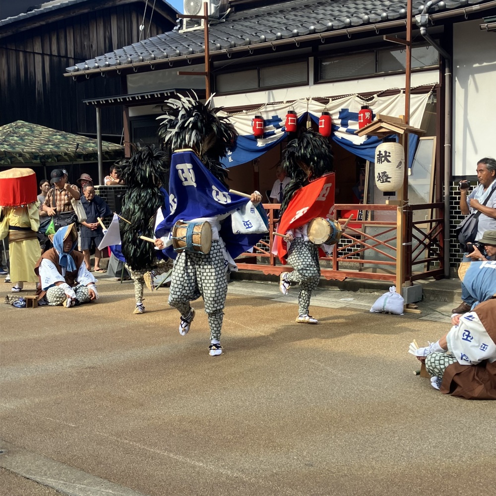 獅子が踊る