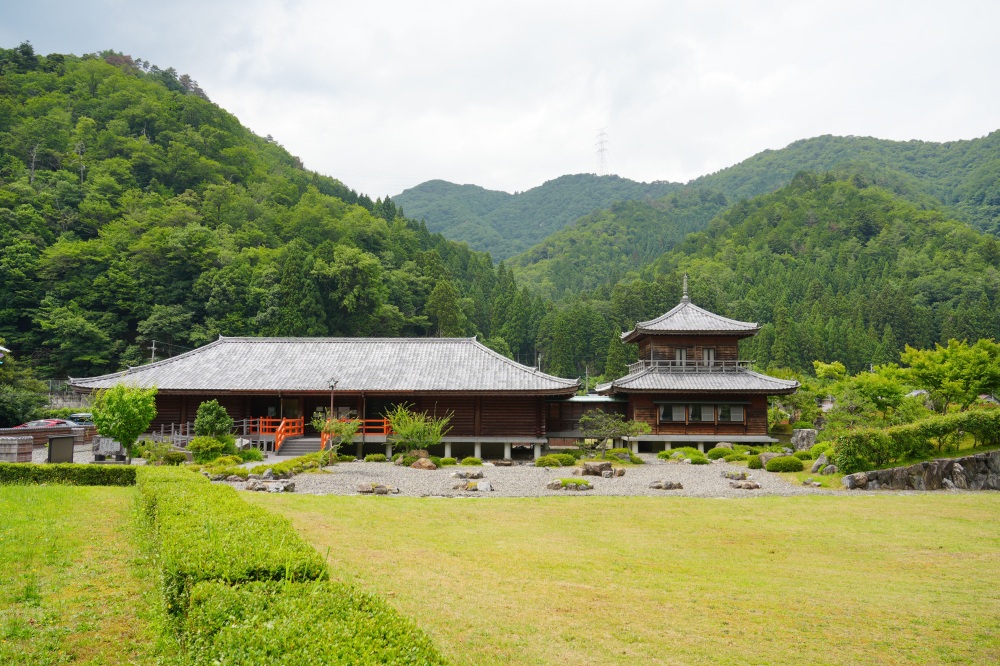 暦会館