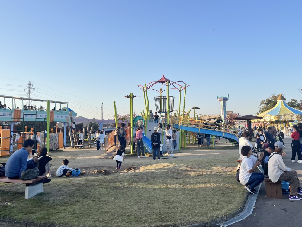 公園もたくさんの人で賑わいます