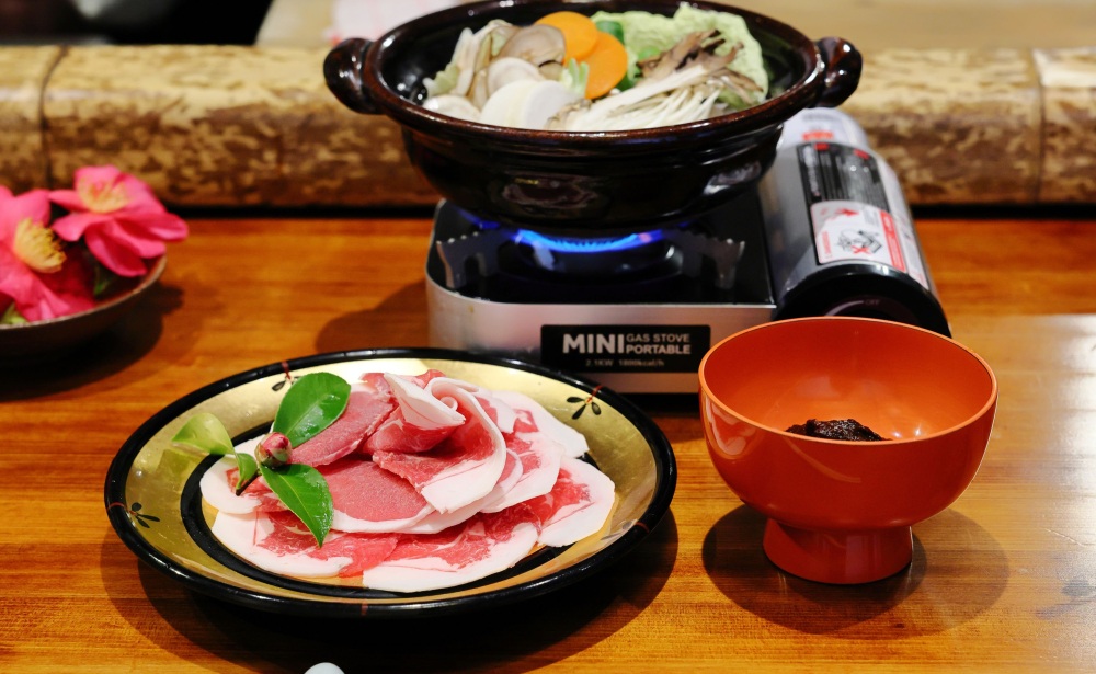 【女性にうれしい】美・健康・温活を一度に叶える。名田庄・天然猪のぼたん鍋で至福のご褒美を!