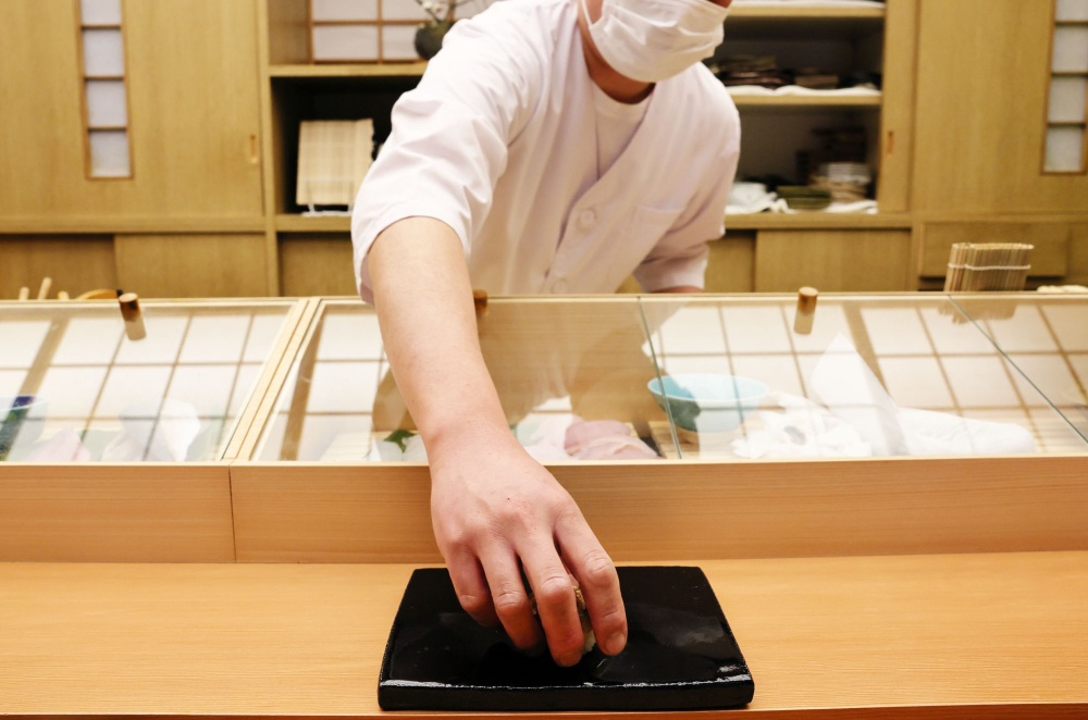 「鮨一(すしいち)」若狭湾の“旬”を握る。ミシュランが認めた至高の一貫【御食国・小浜】