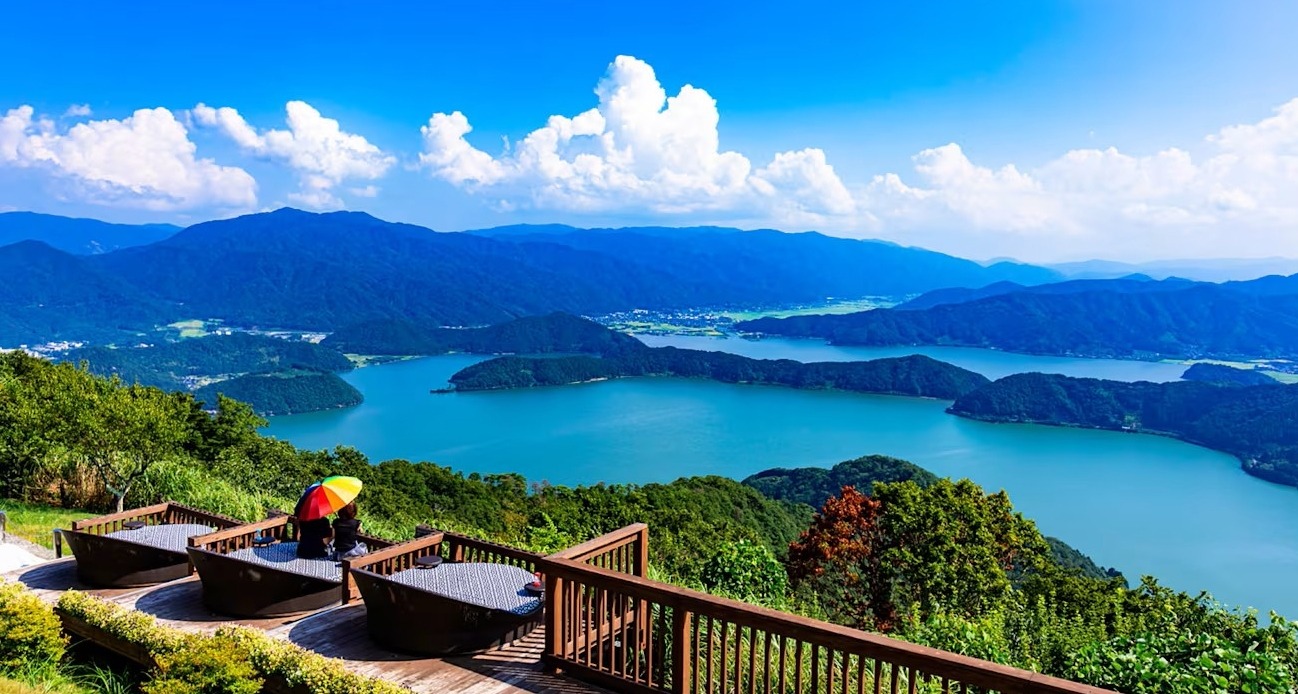 彩虹之路山頂公園福井的代表性景點,從山頂將三方五湖盡收眼底