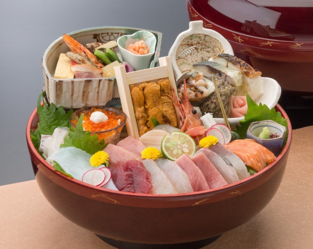 御食國和鯖街道若狹國曾為御食國,即先後向奈良和京都的宮廷進貢地方高級食品的地區